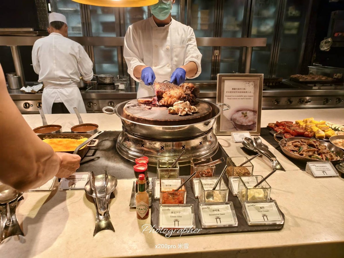 【台北吃到飽】台北美福大飯店彩匯午餐，金卡會員買一送一❤️