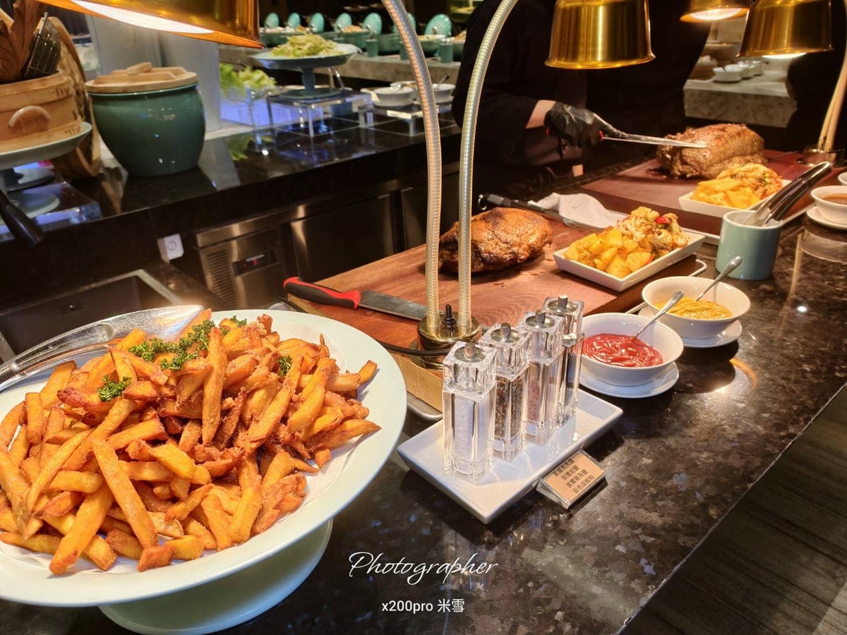 【桃園吃到飽】拾塘自助餐，超美飯店享受帝王蟹自由🍺