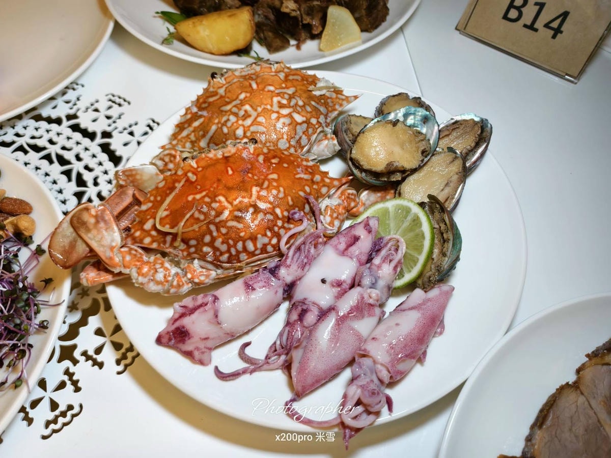 【桃園吃到飽】拾塘自助餐，超美飯店享受帝王蟹自由🍺