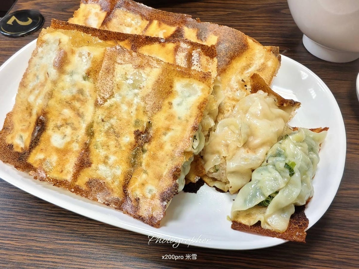 【新莊美食】承記鍋貼，現煎的金黃香酥鍋貼🥰