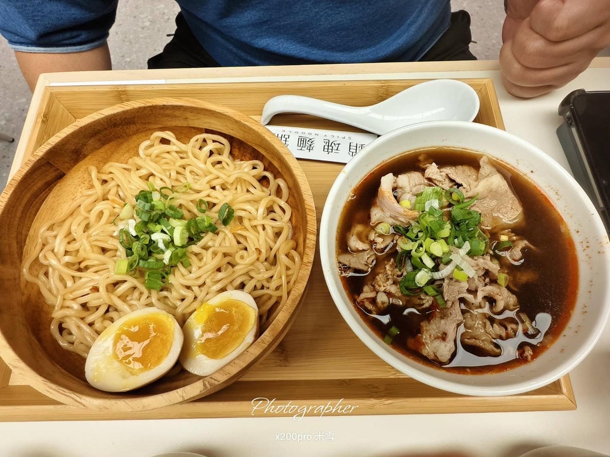 【新莊吃到飽】大師兄銷魂麵舖新莊宏匯 PLUS 店，自助吧開心吃🥰