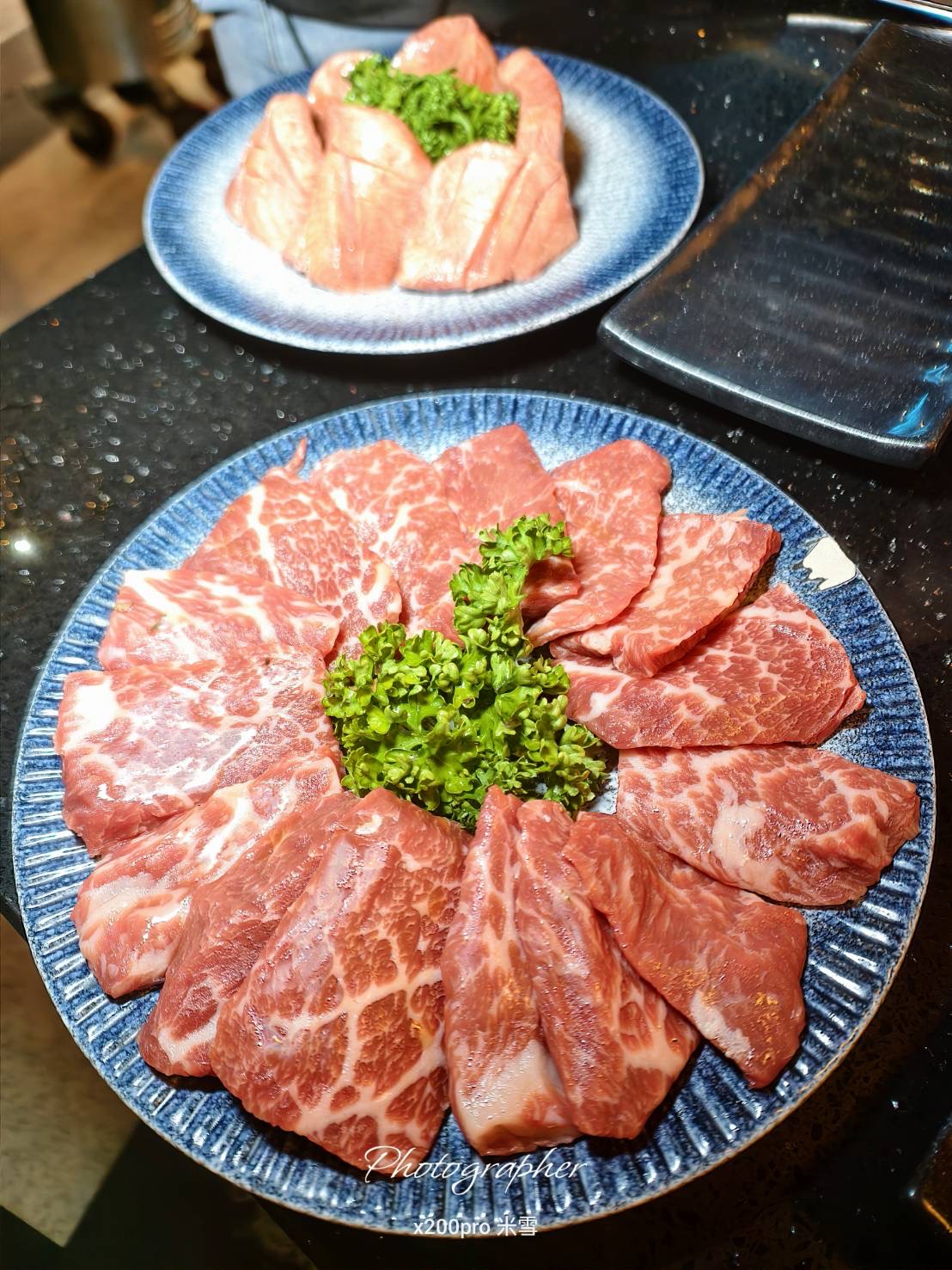【桃園吃到飽】大漠紅頂級燒肉，老饕秘境再訪大嗑Q彈牛舌&生食干貝暢吃🍺